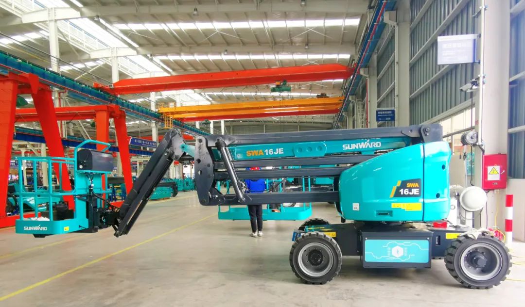 勇闯蓝海!山河智能两款臂式高空作业平台正式“出道”